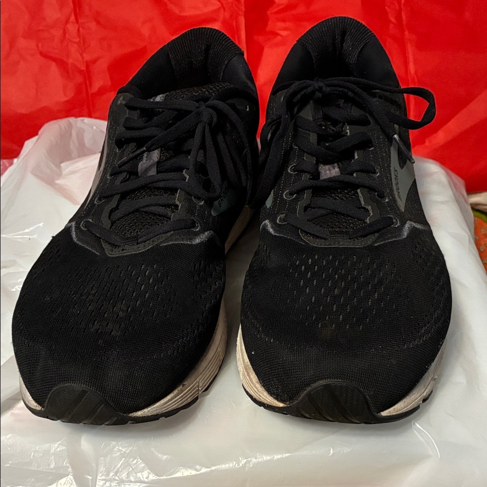 Brooks Beast 20 Men's Black and Gray Athletic Shoes 14 - Picture 2 of 6